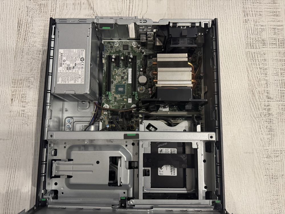 Server HP Z240 SFF