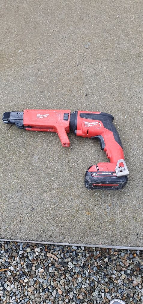 Autofiletanta rigips Milwaukee M18 FSG