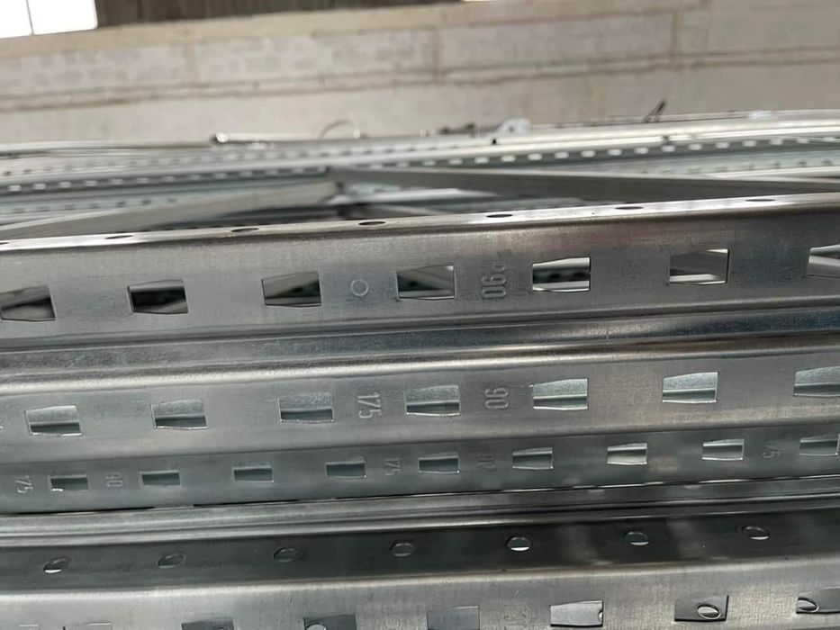 Rafturi metalice