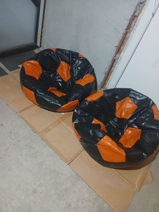 Două fotolii puf Baby Ball imitație piele wenge + negru folisite