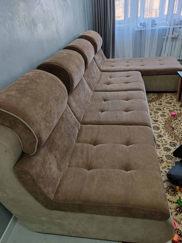 Продам диван в отличном состояний