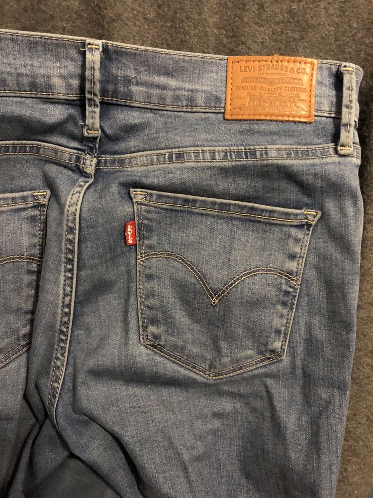 Blugi Levi’s 720