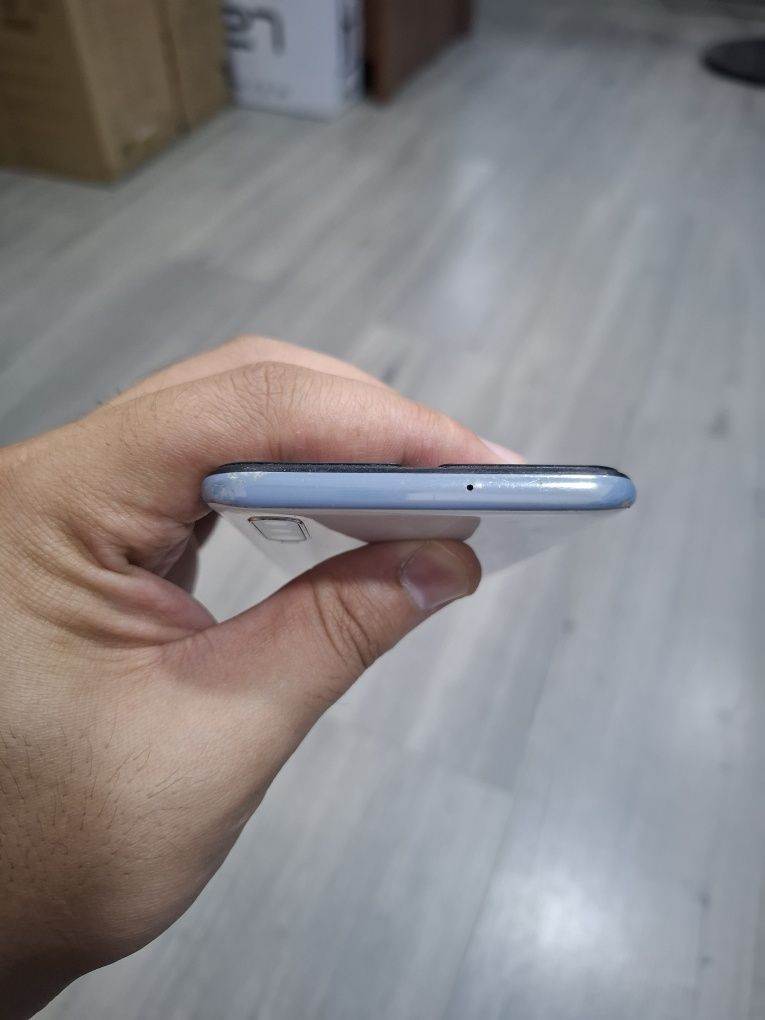 Samsung Galaxy A50 4/64GB usulenniy batareyka qo'yilgan dual sim