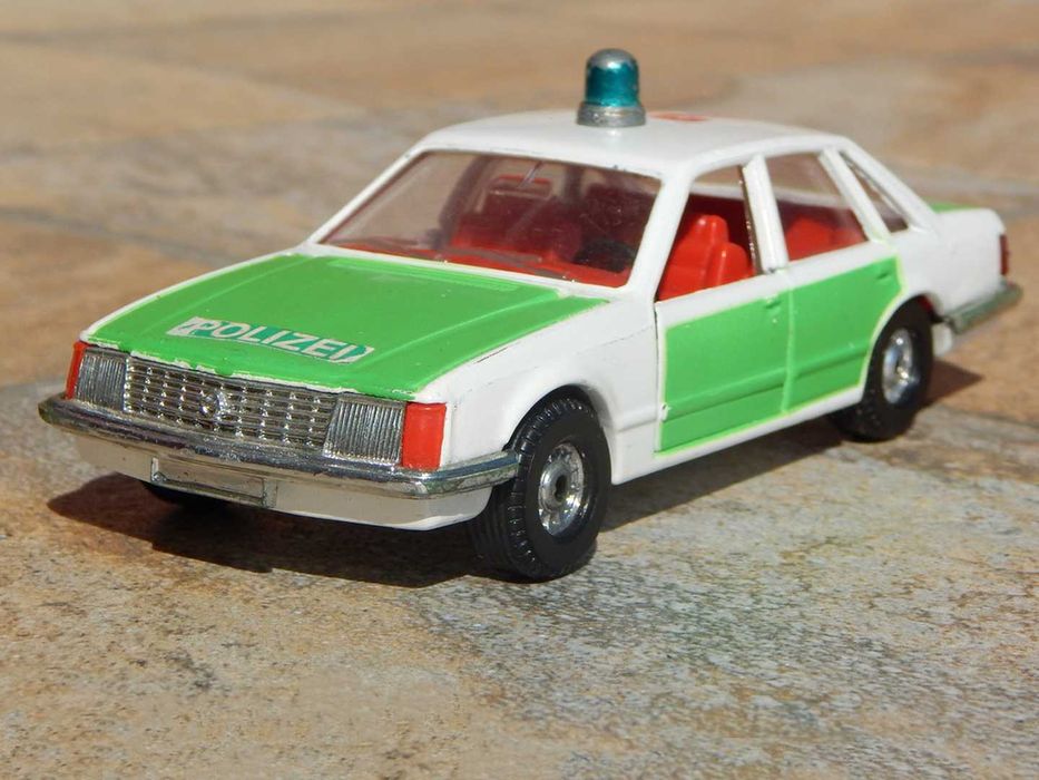 Macheta masina politie Opel Senator A Corgi fab Marea Britanie sc 1:36