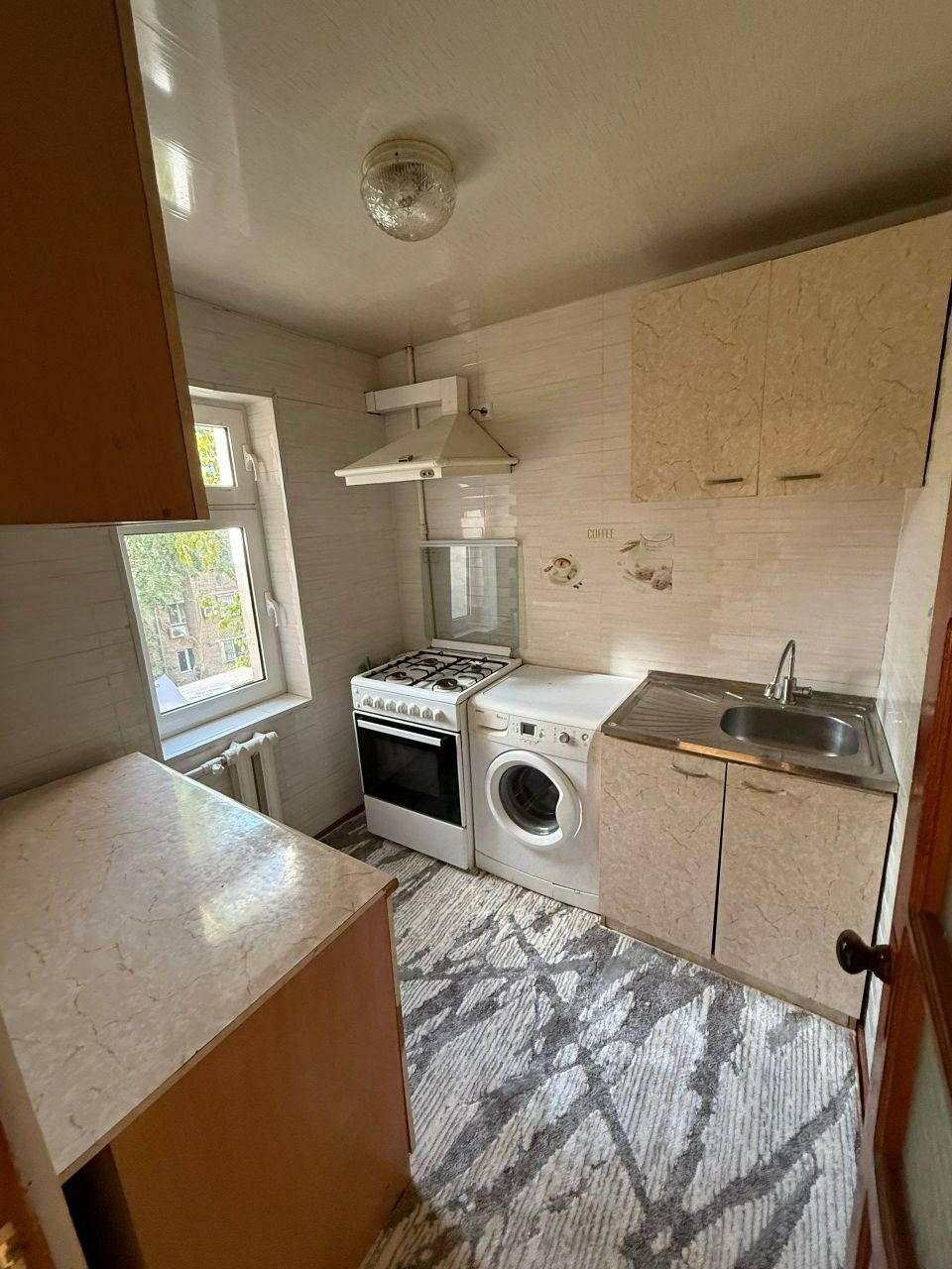 Квартира продаётся метро Мирзо Улугбек 3/3/4 меб тех Чиланзар 4 кварта