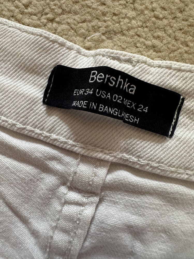 Бели къси гащи Bershka