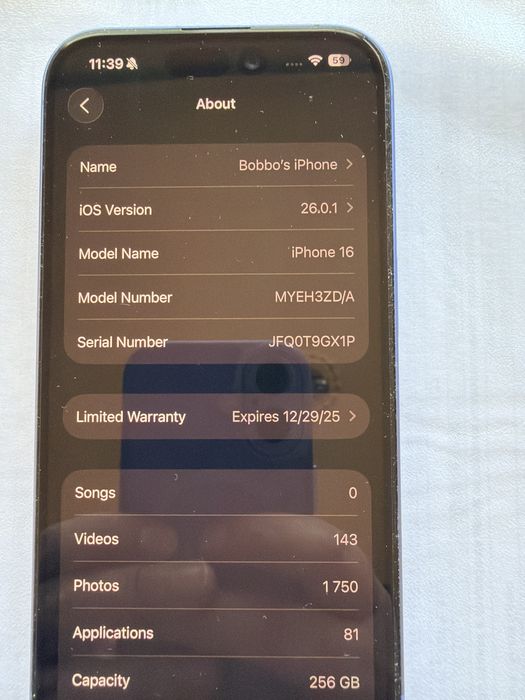 Продавам iphone 16 256gb