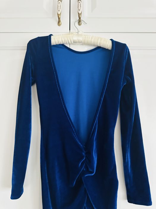 Rochie din catifea , masura S , cu spatele gol