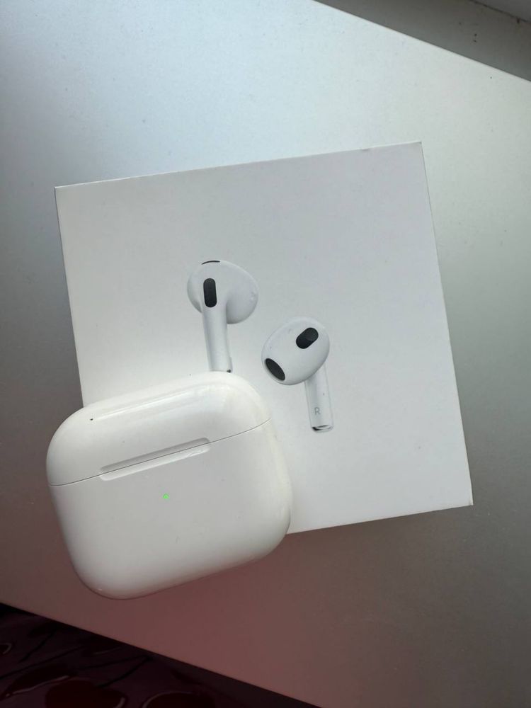 Продам Airpods 3 в хорошем состоянии с коробкой
