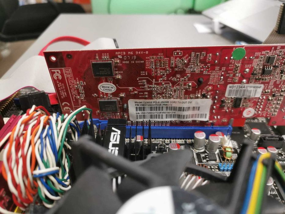 Placa de baza ASUS pentru descktop + sursa + HDD 500Mb.