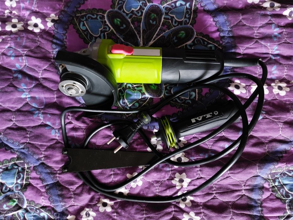 Болгарка Шлифмашина угловая IVT AG-125 S/2-RC