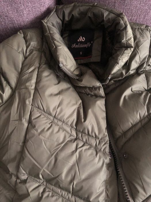 Vand geaca marimea S purtata de 2,3 ori!pret 120 lei!