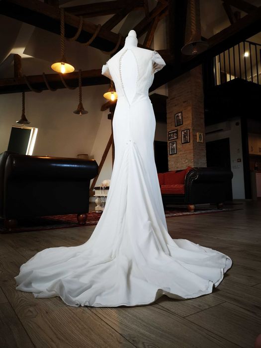 Vând rochie de mireasa tip sirenă Milla Nova+trena detașabilă