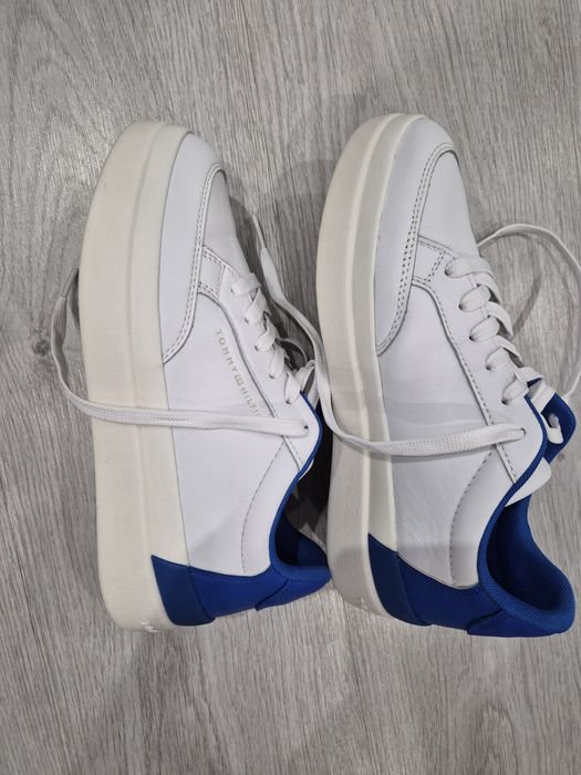 Дамски оригинални кецове Tommy Hilfiger.