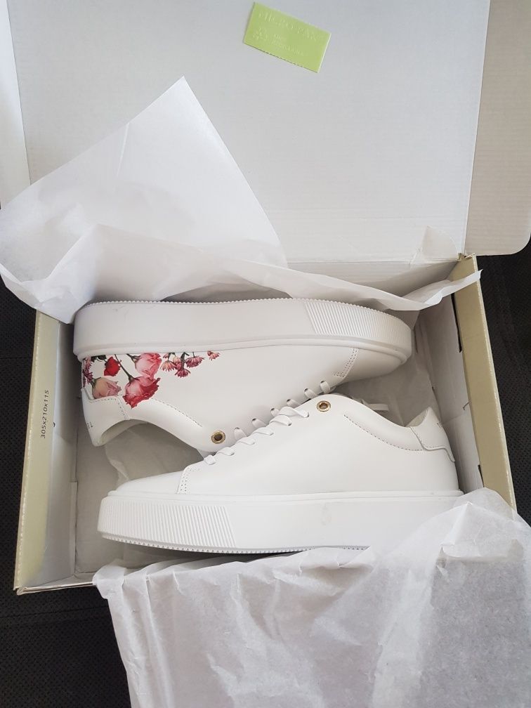 Vand adidasi piele ted baker,marimea 37 ,noi