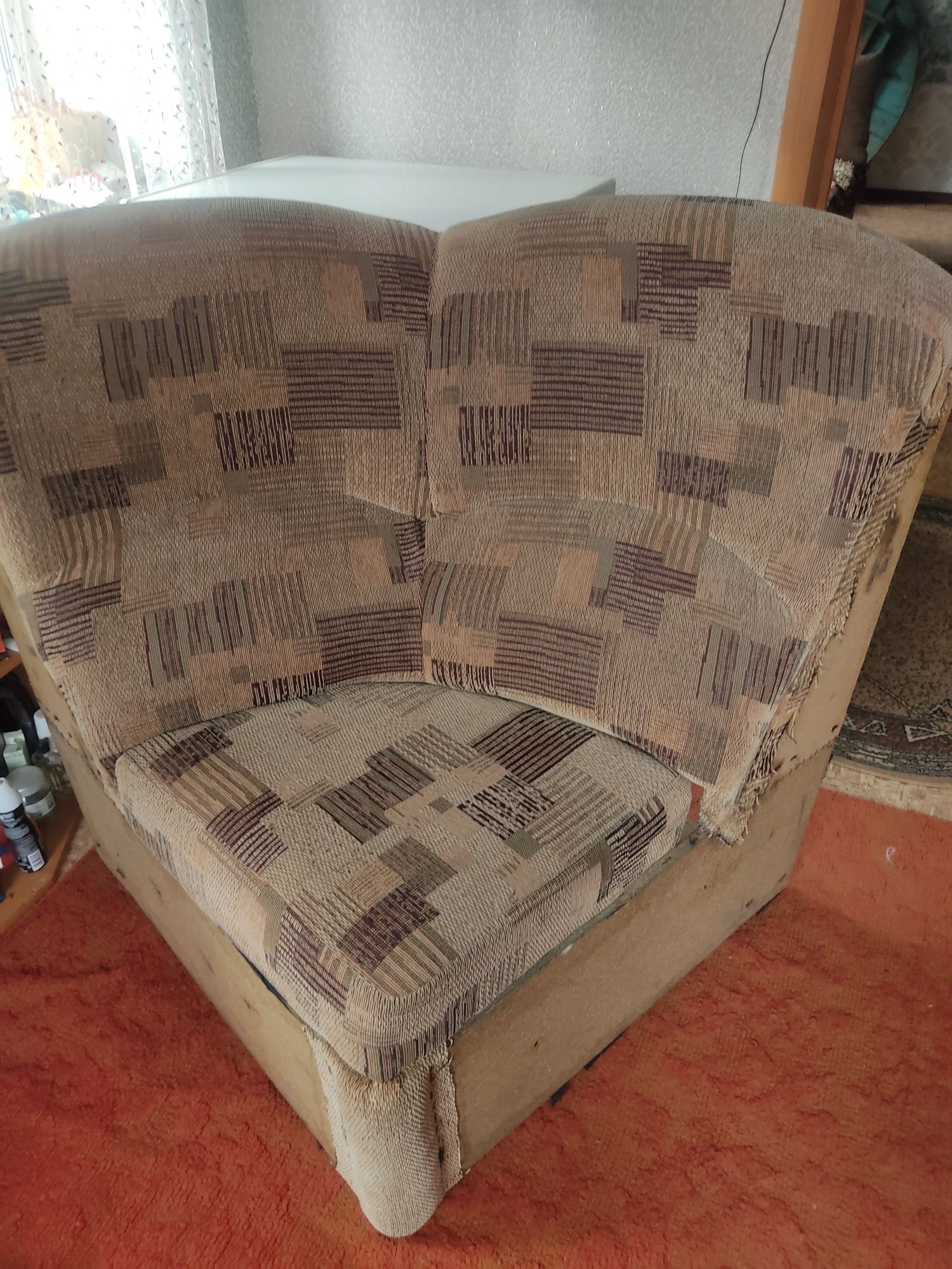 Продам старый диван