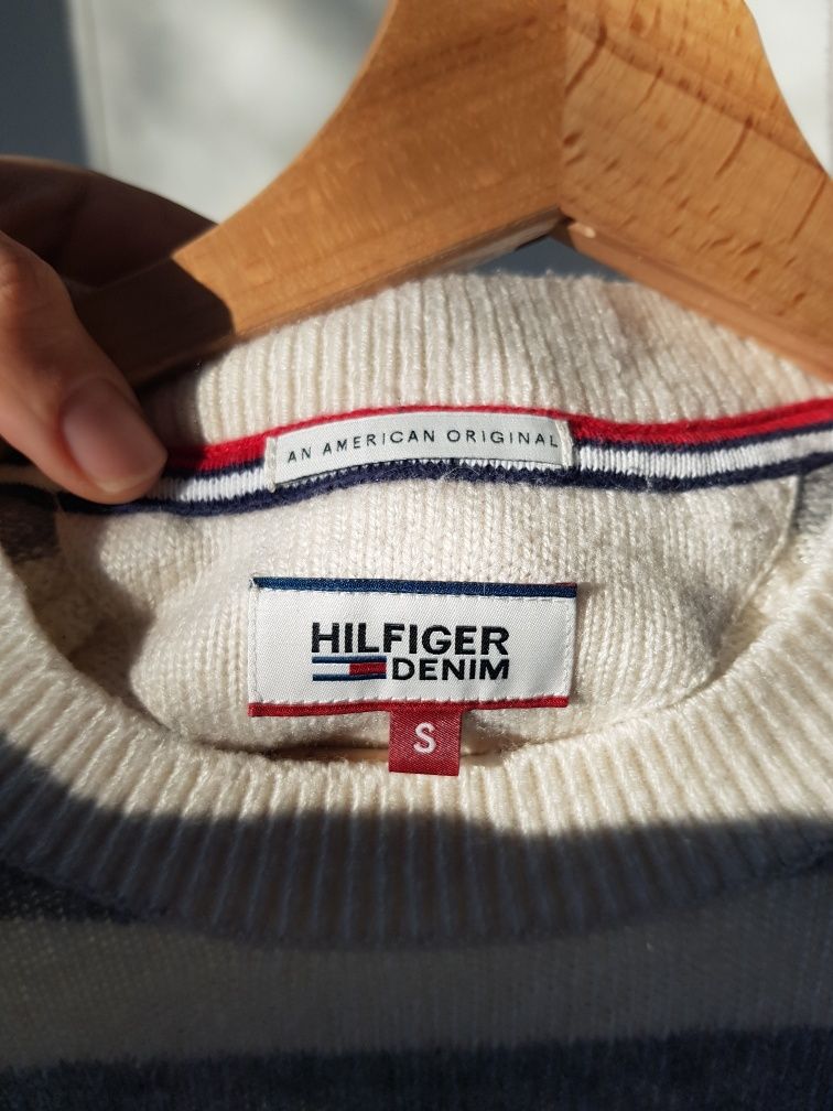 Tommy hilfiger нов ватиран суитшърт С