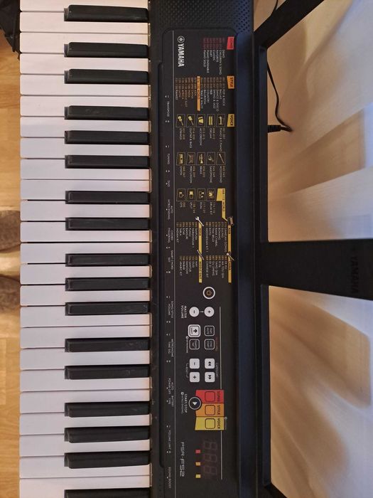 Set orga Yamaha cu casti si stativ