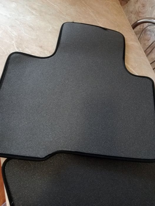 Комплект оригинальных шерстяных ковриков для  машины "TOYOTA "