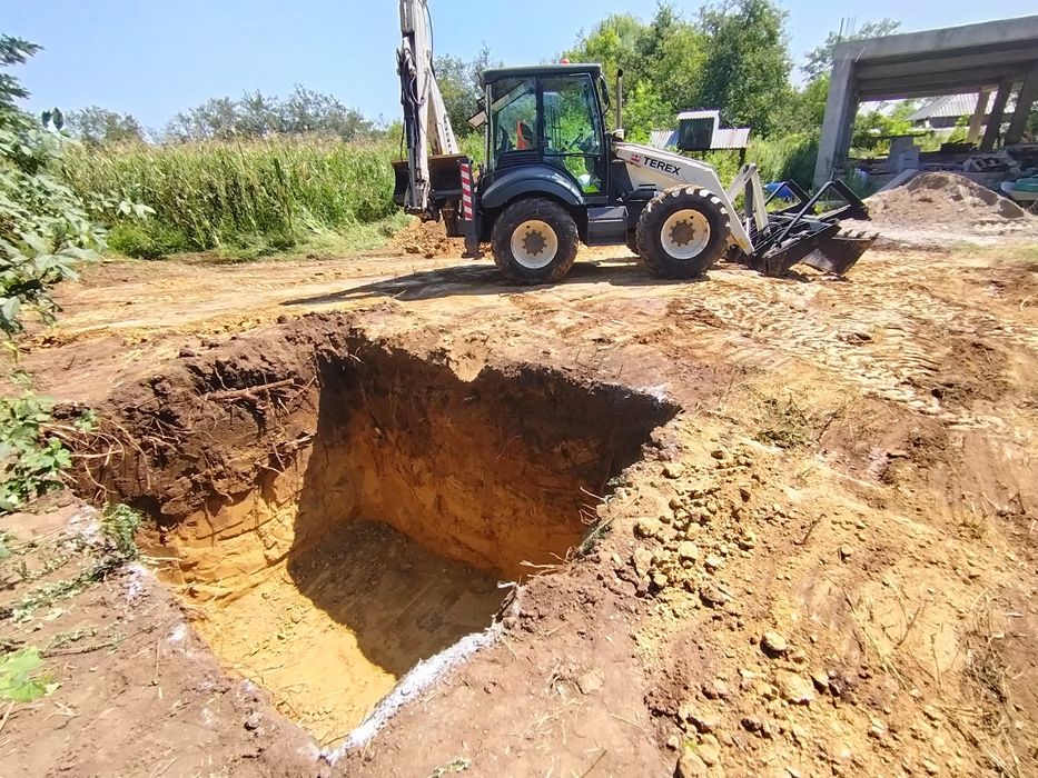 Închiriez buldoexcavator