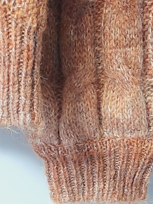 Pulover tricotat manual pentru damă