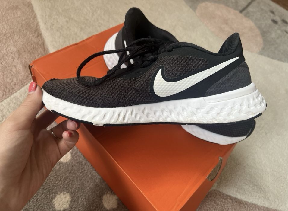 Унисекс маратонки Nike Revolution 5