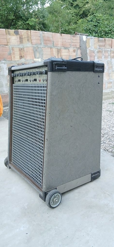 Продавам 15"кубе подходящо за китара,бас, клавири и вокал.Цена 220лв