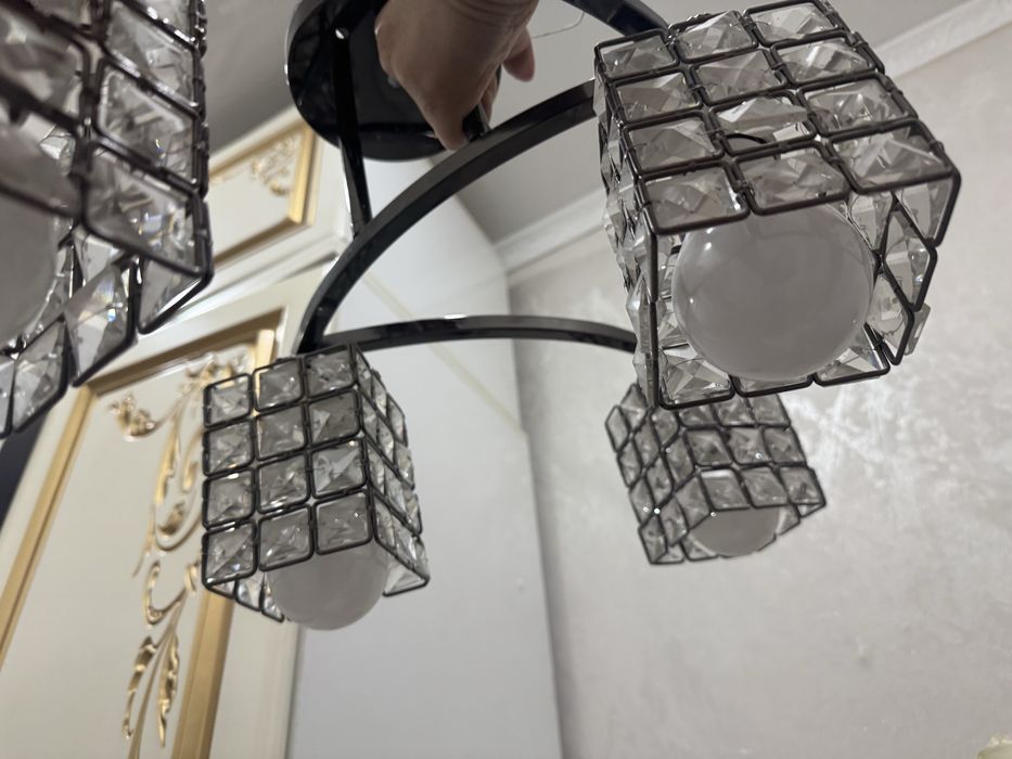 Люстра новостройки за 4500 почти новая                 П