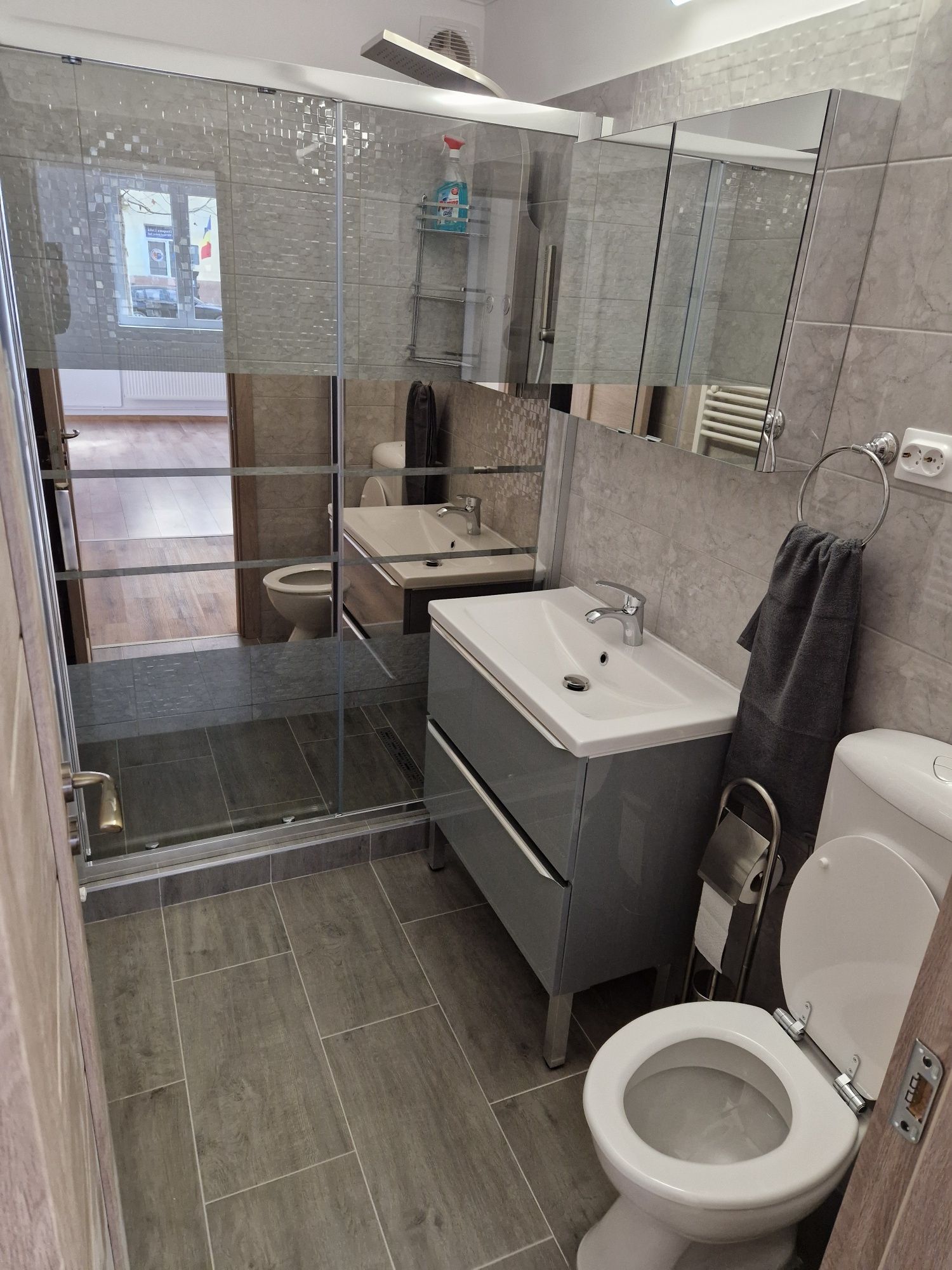 Proprietar vând apartament ultra finisat cu 3 camere zonă centrală Clu