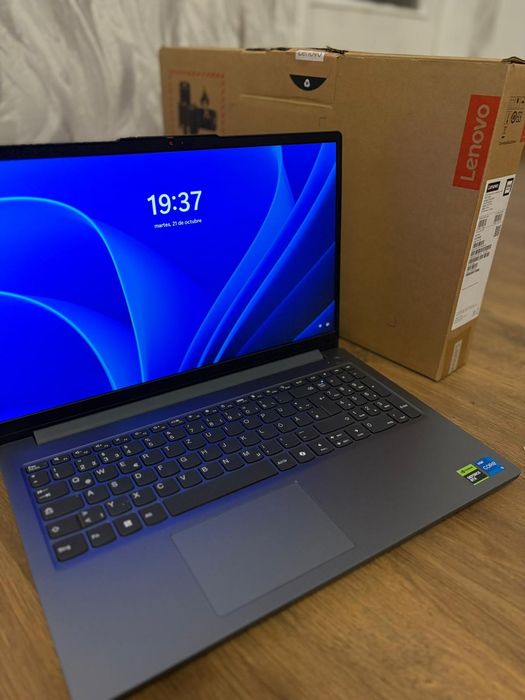 Нов Лаптоп Lenovo