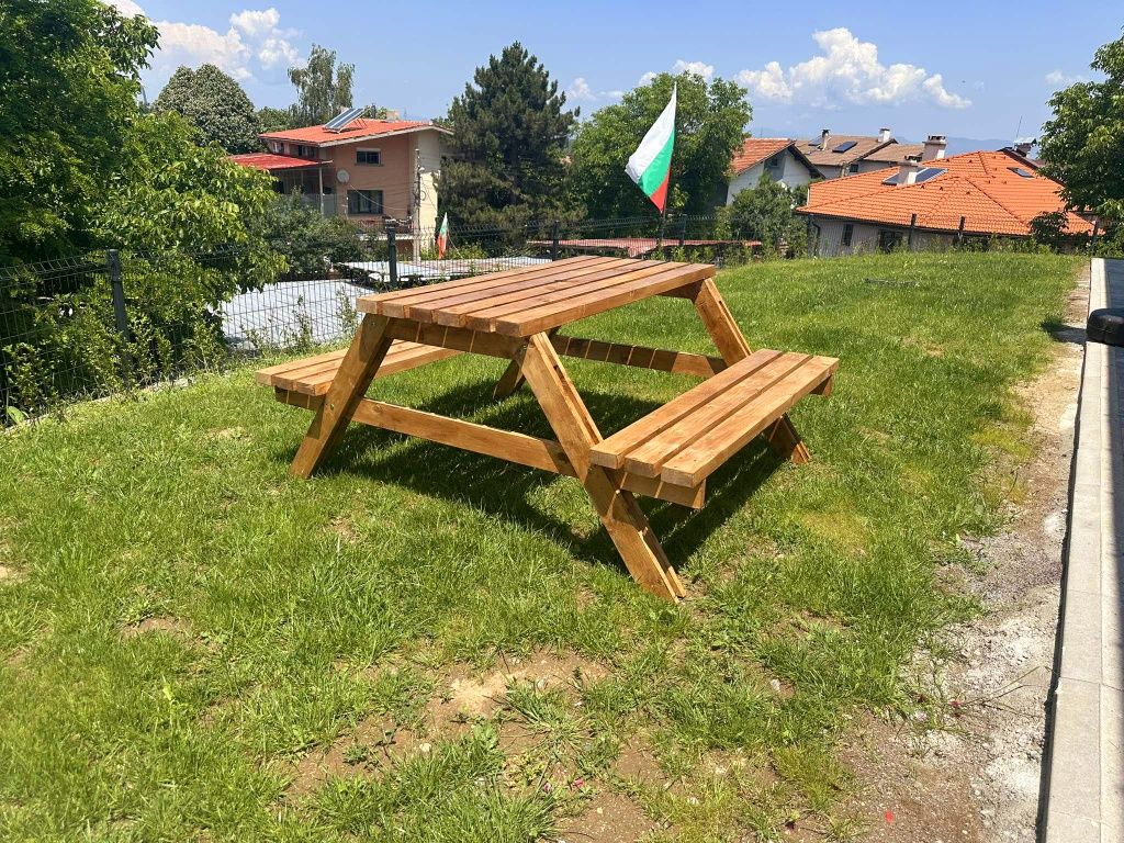 Градински маси и люлки от дърво