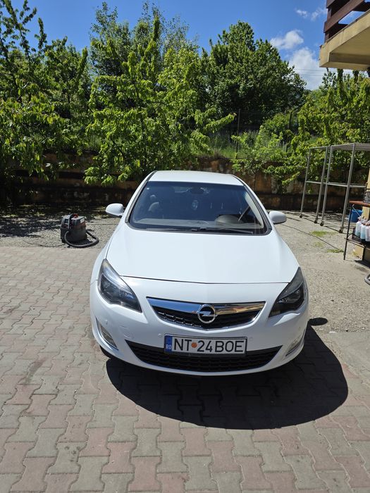 Opel Astra J 2012 Automat