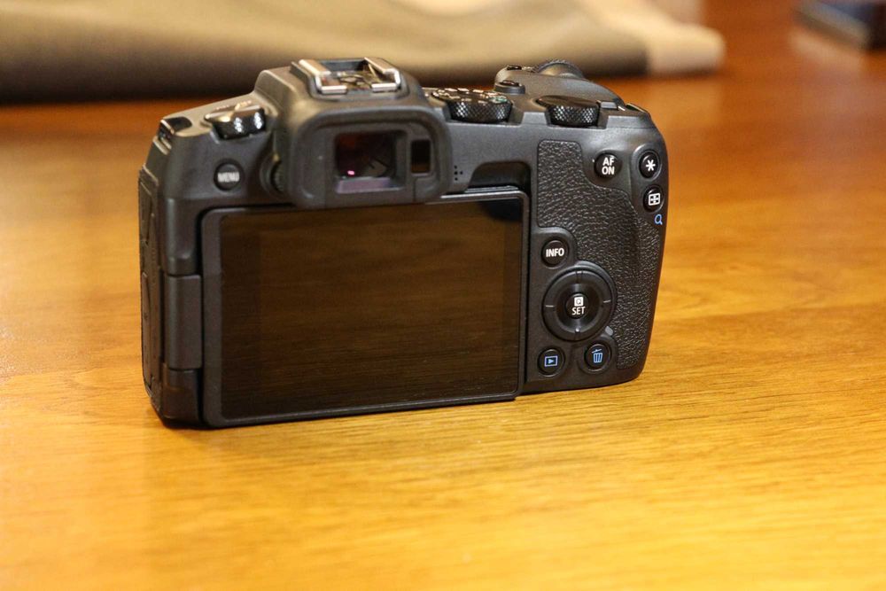 Canon EOS RP Aparat Mirrorless 26.2MP Full Frame 4K Body 2 acumulatori