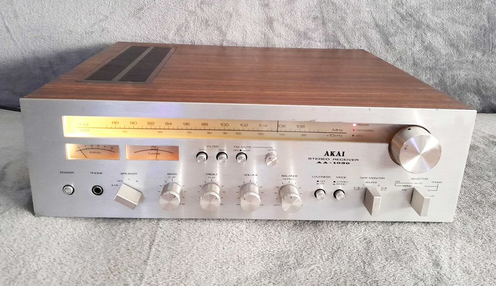 vintage amplituner receiver Hi-Fi AKAI AA-1030