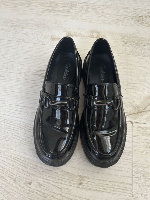 Дамски лачени обувки