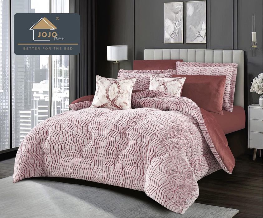 Set cuveltura de pat , material pufos si moale la atingere.