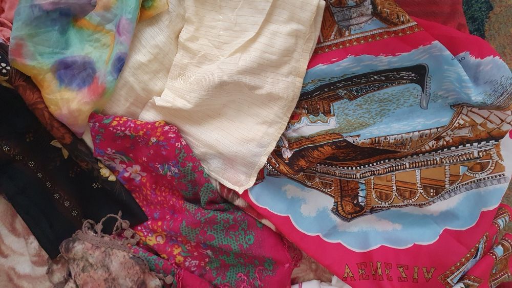 Batic  cu franjuri, esarfe