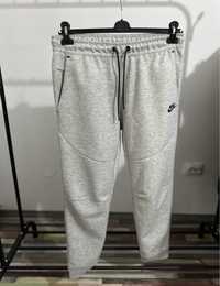 Pantaloni Nike Tech gri (yeezy,jordan,trapstar,palm angels,bape)