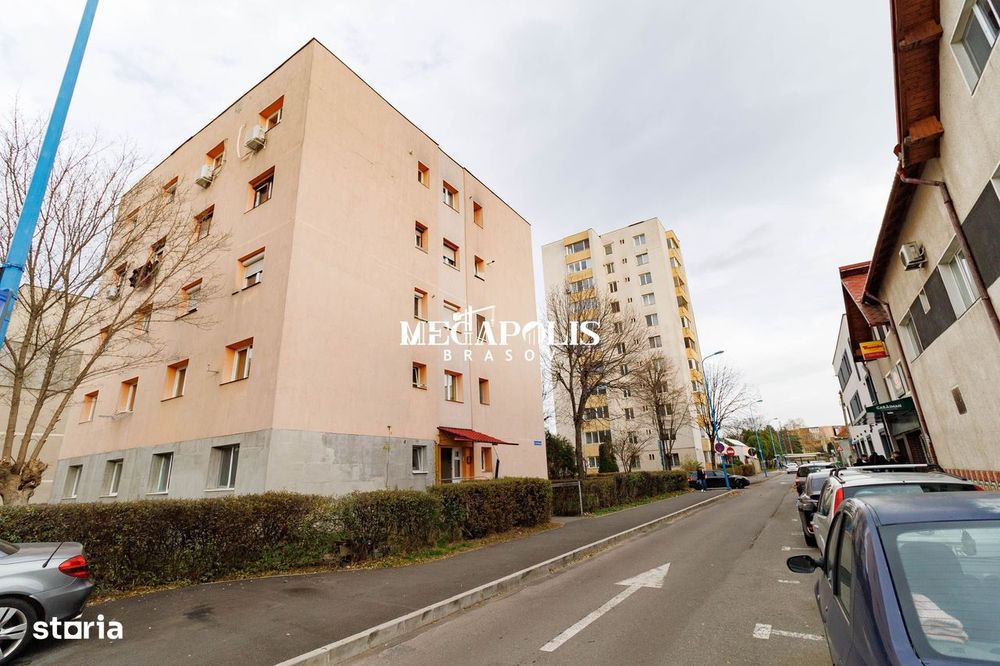 Vând apartament 2 camere Decomandat  Tractorul