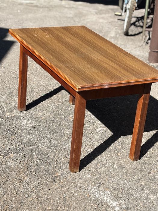 Стол журнальный, в хорошем состоянии