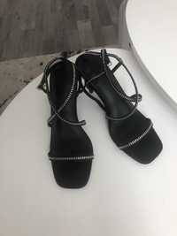 Sandale negre cu pietre stralucitoare