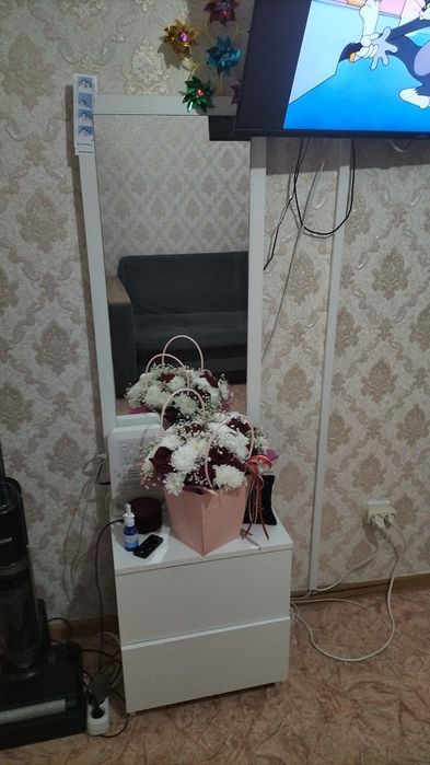 Тумба с зеркалом в отличном состоянии!