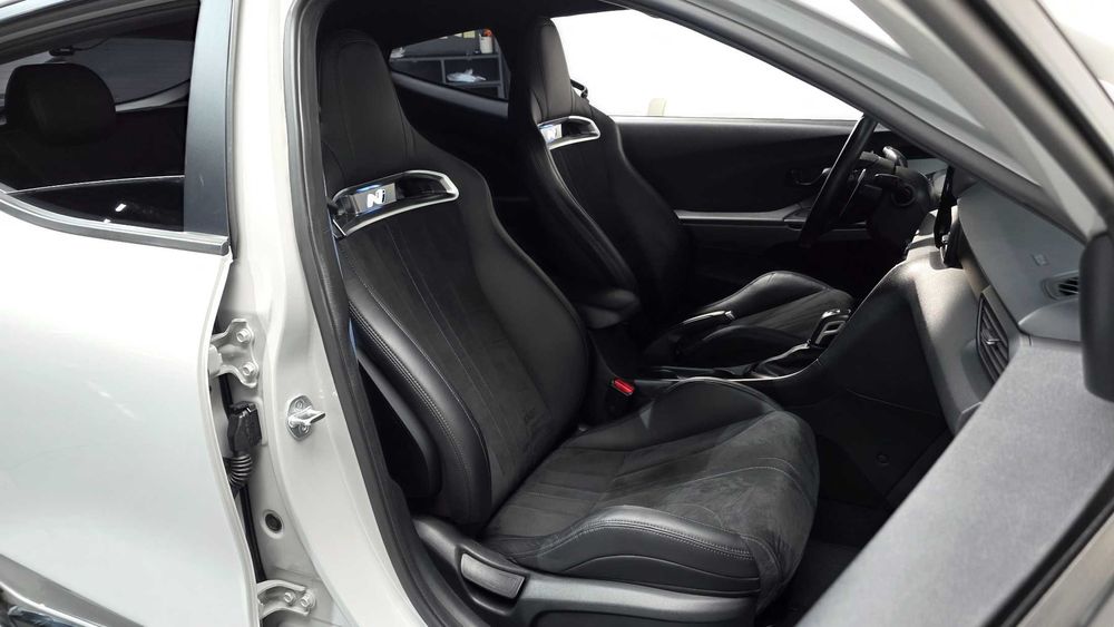 Hyundai Veloster 2.0 N   29