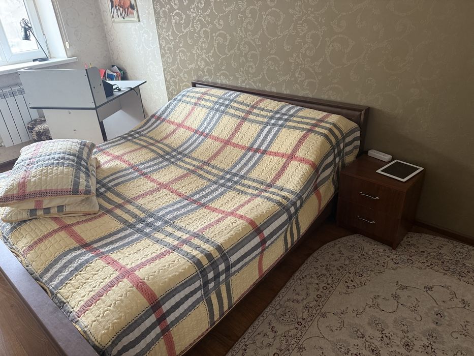 Продам кровать с тумбами
