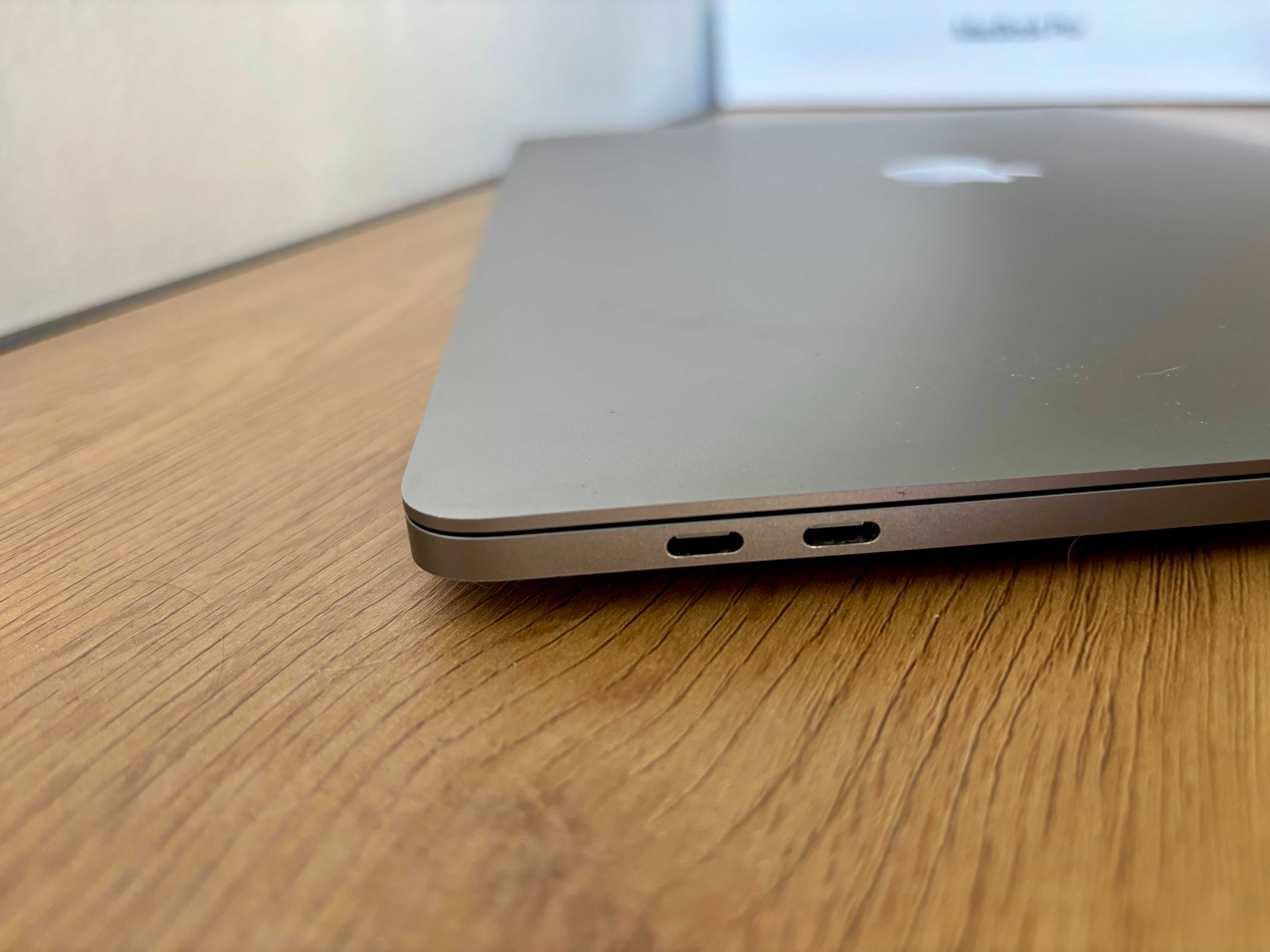 MacBook Pro (2019) 15-inch, i7, 16GB Ram, 256GB SSD