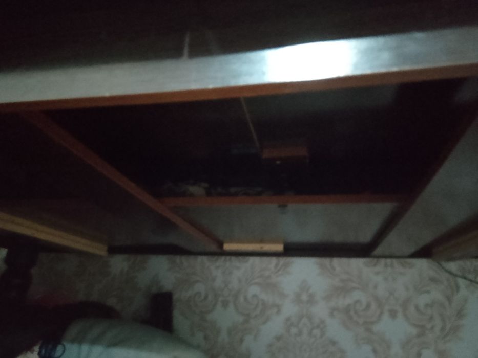 Продаю стол метровый гостиная чайная