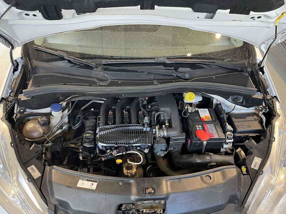 Peugeot 208 1.2i VTi на части