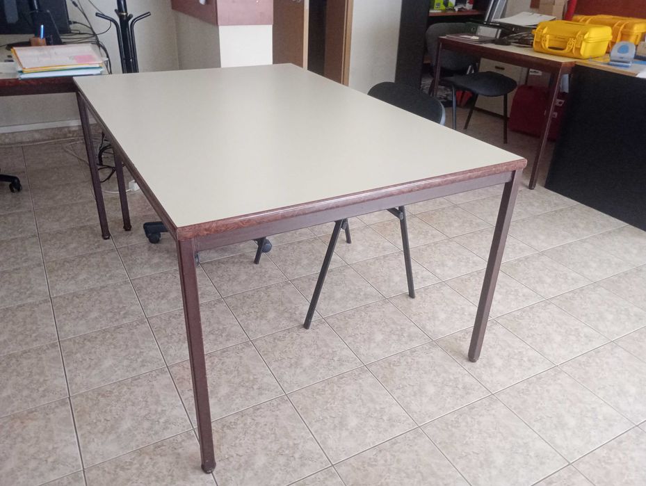 Маси за офис. Неразличими от нови.