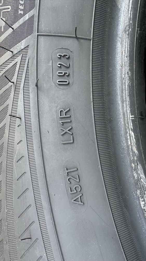 Две автомобилни гуми GOODYEAR VECTOR 3, 255/55R18, 105T, всесезонни