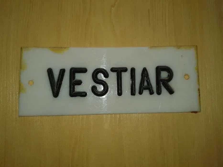 Placuta usa vestiar
